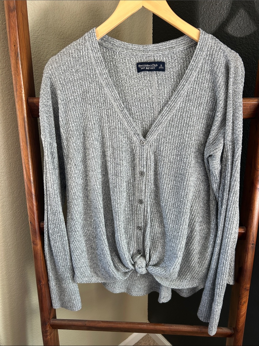 Abercrombie & Fitch Light Gray Ribbed Button-Knot Top